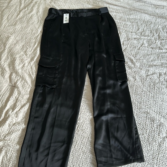 NWT DYNAMITE Satin Izabel trouser - Picture 4 of 8